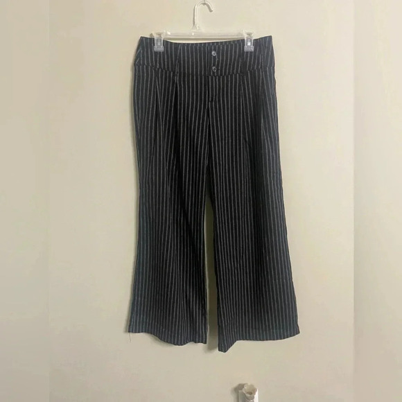 Urban Outfitters Black & White Striped Wide-Leg Trousers | Relaxed Fit Size 4 - Picture 1 of 8